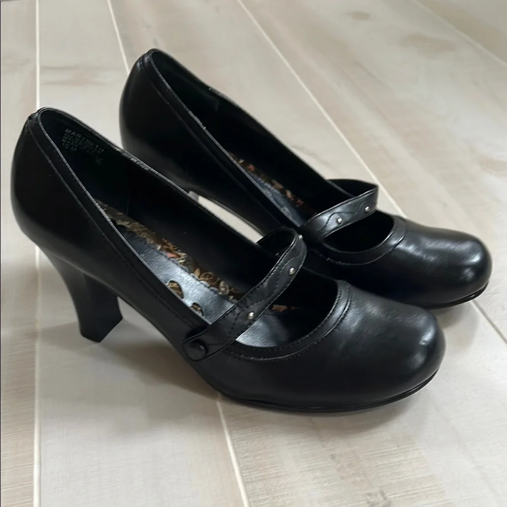 Black Mary Jane Heels size 10 Classic, Timeless & Versatile. Retro Chic - Picture 6 of 6